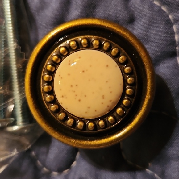 Liberty Hardware Drawer Knobs 7 Count NWT - Picture 2 of 5